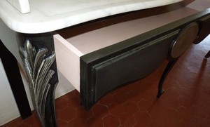 Table toilette LXV marbre patine noire et métal détail tiroir atelier patines saint cannat