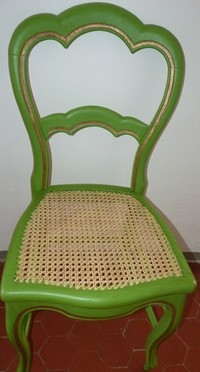 chaise cannée vert et or détail atelier saint cannat